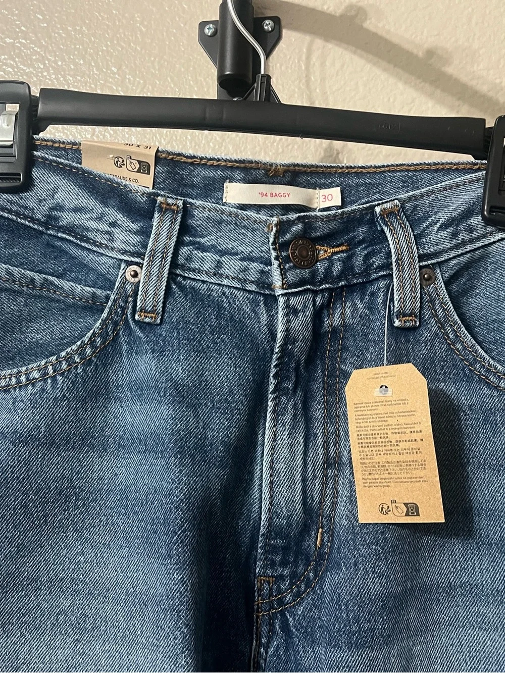 ‘94 baggy women’s Levi’s 30x31. NWT
